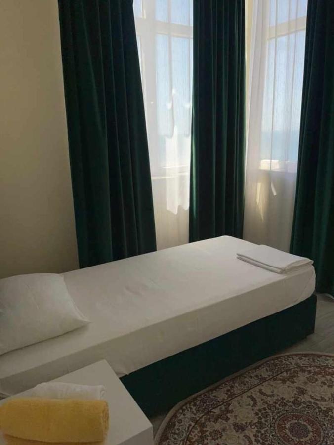 Rusel Hotel Актау Экстерьер фото